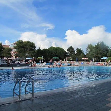 Lägenhet Relax By The Pool In - Beahost